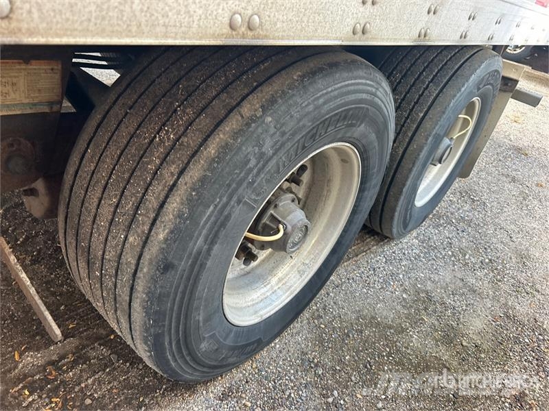 Utility VS2RA 53 ft x 102 in T/A Van Trailer Причепи-фургони