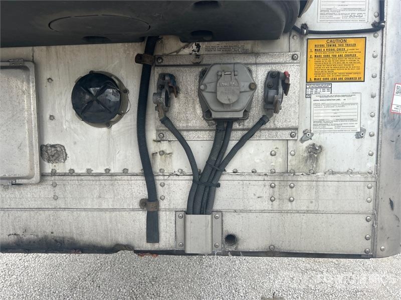 Utility VS2RA 53 ft x 102 in T/A Refrigerated Trailer نصف مقطورات بدرجة حرارة قابلة للضبط
