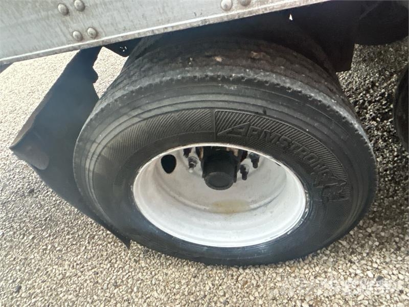 Utility VS2RA 53 ft x 102 in T/A Refrigerated Trailer Temperature controlled semi-trailers