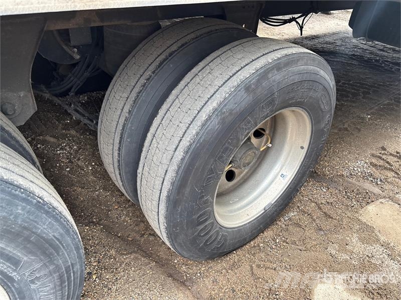 Utility VS2RA 53 ft x 102 in T/A Refrigerated Trailer Temperature controlled semi-trailers