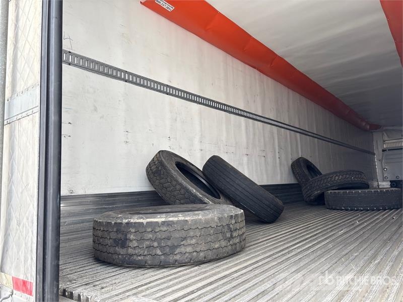Utility VS2RA 53 ft x 102 in T/A Refrigerated Trailer نصف مقطورات بدرجة حرارة قابلة للضبط