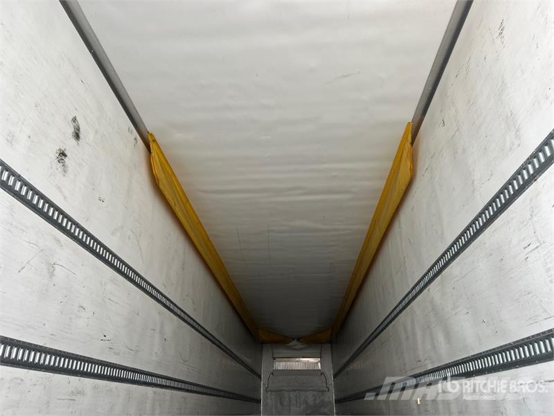 Utility VS2RA 53 ft x 102 in T/A Refrigerated Trailer Semirimorchi a temperatura controllata