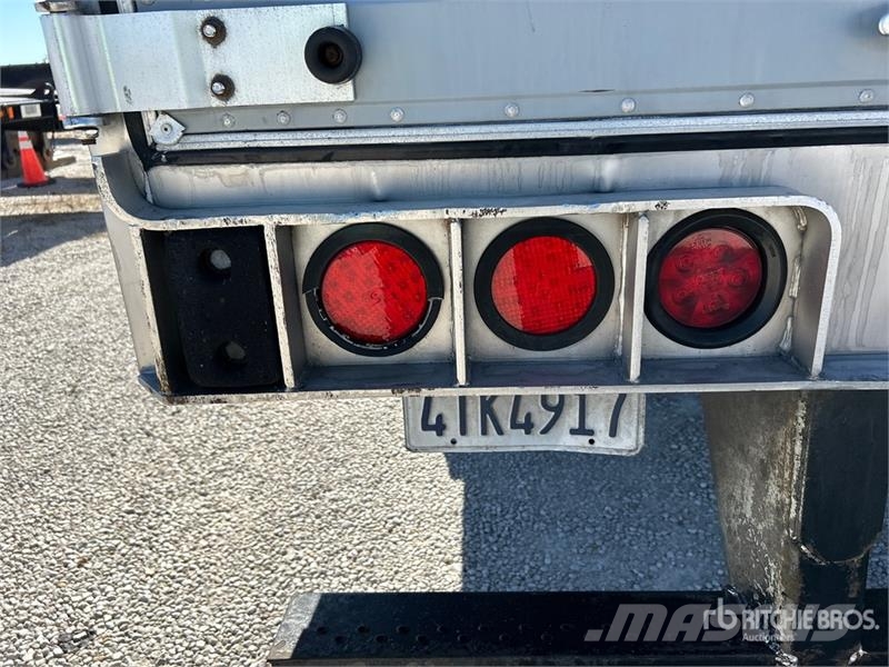 Utility VS2RA 53 ft x 102 in T/A Refrigerated Trailer 保温半挂车