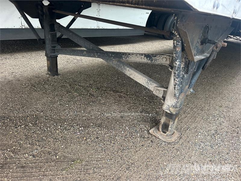 Utilty VS2DX 53 ft x 102 in T/A Van Trailer Furgons