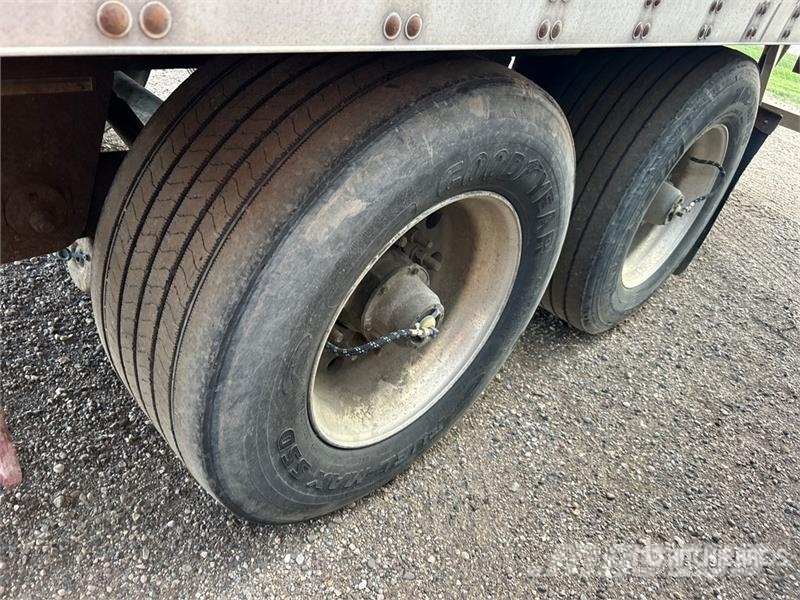  Utilty VS2DX 53 ft x 102 in T/A Van Trailer مقطورات ذات هيكل صندوقي