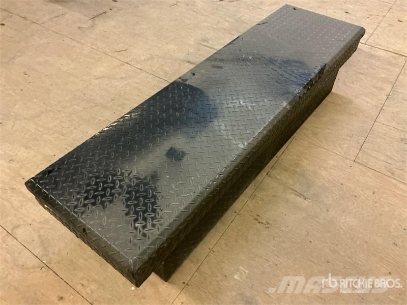UWS 70 in X 20 in Aluminum Tool Box 其他