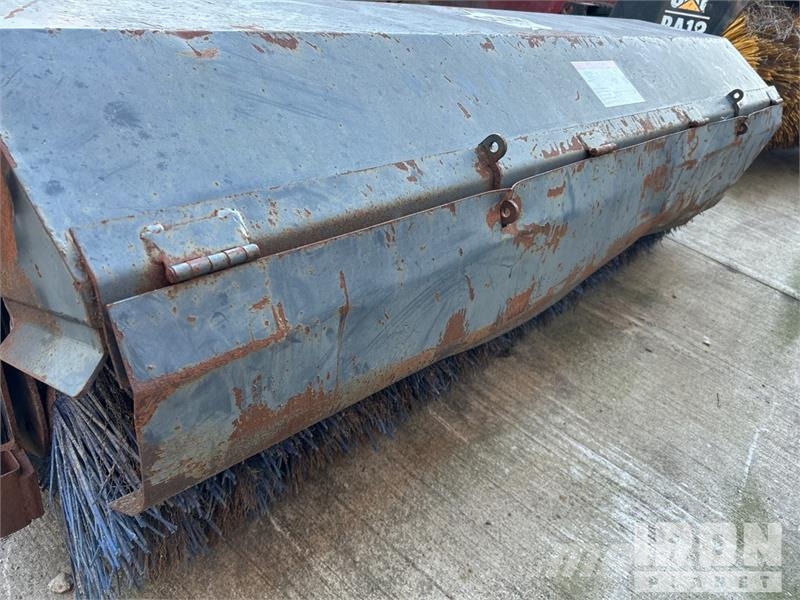 VAB84 84 in 84 In. Angle Skid Steer Broom Щітки