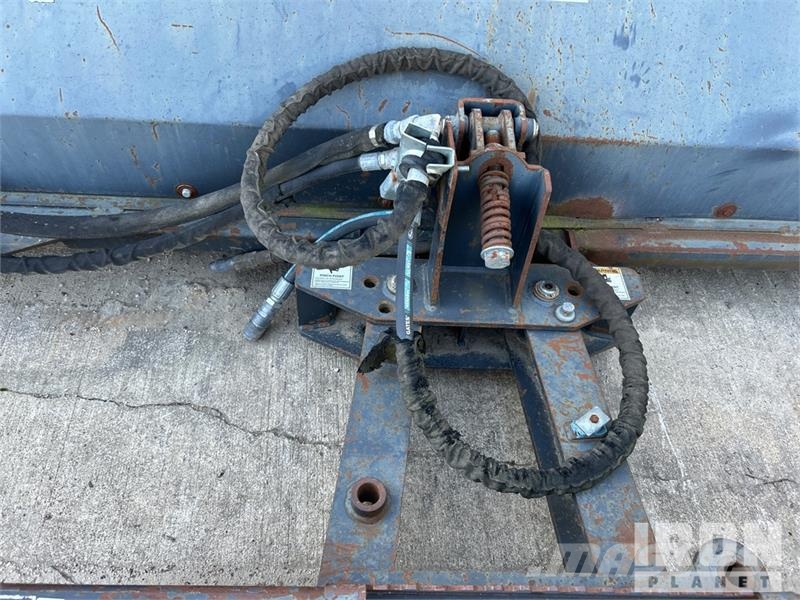  VAB84 84 in 84 In. Angle Skid Steer Broom Щітки