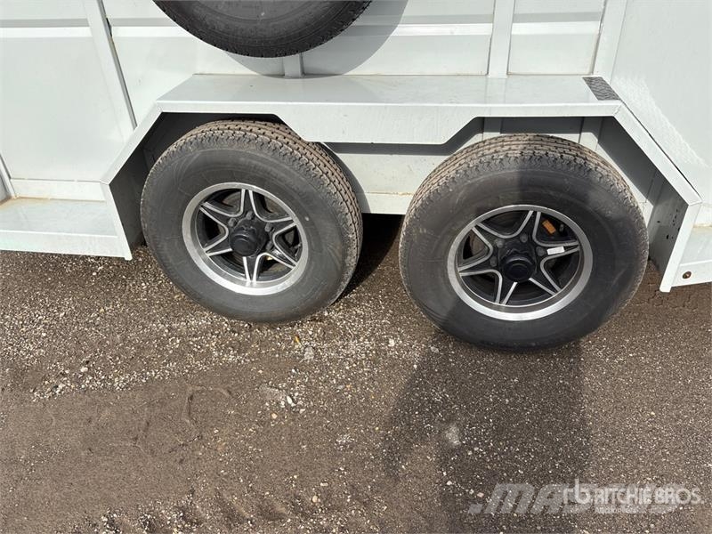 VALLEY TRAILERS 12 ft 7 in T/A Livestock Trailer مقطورات نقل الحيوانات