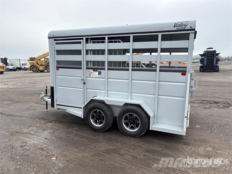 VALLEY TRAILERS 12 ft 7 in T/A Livestock Trailer مقطورات نقل الحيوانات
