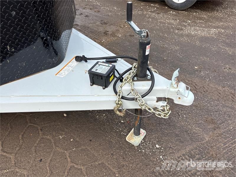 VALLEY TRAILERS 12 ft 7 in T/A Livestock Trailer مقطورات نقل الحيوانات