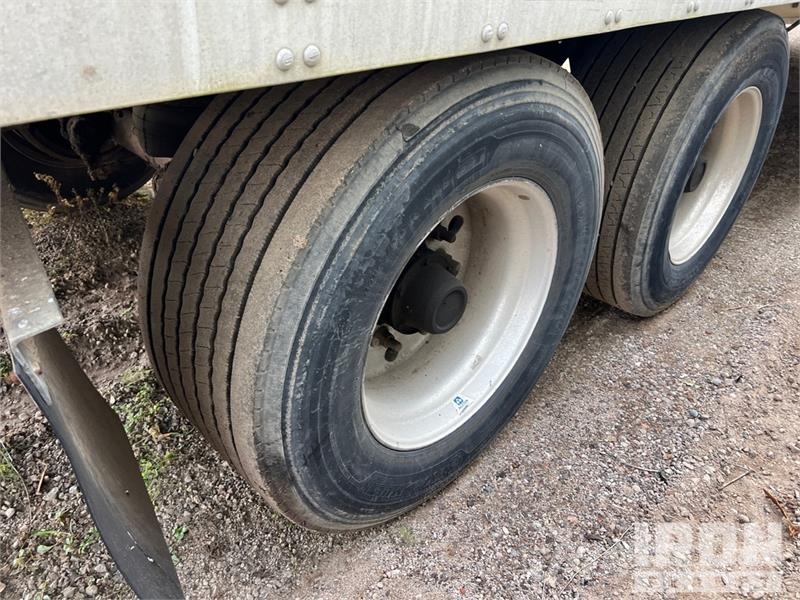 Vanguard MaxCube 53 ft x 102 in T/A Van Trailer Furgons