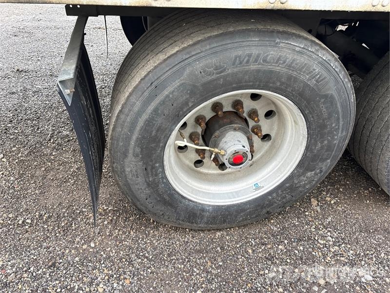 Vanguard MaxCube 53 ft x 102 in T/A Van Trailer Furgons