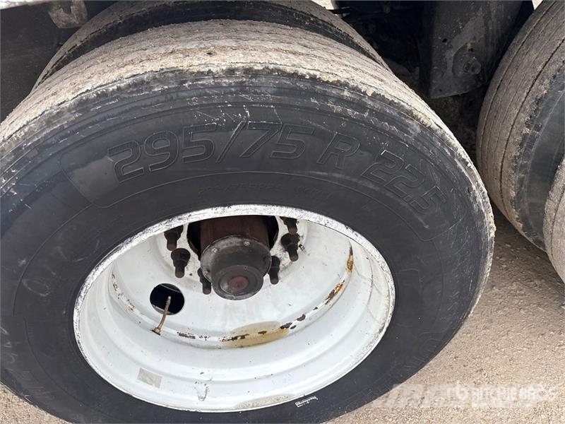 Vanguard REM VXP 53 ft x 102 in T/A Van Trailer Przyczepy ze skrzynią zamkniętą