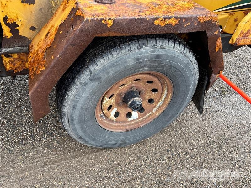 Vermeer BC1000XL Tow-Behind Wood Chipper Holzhäcksler