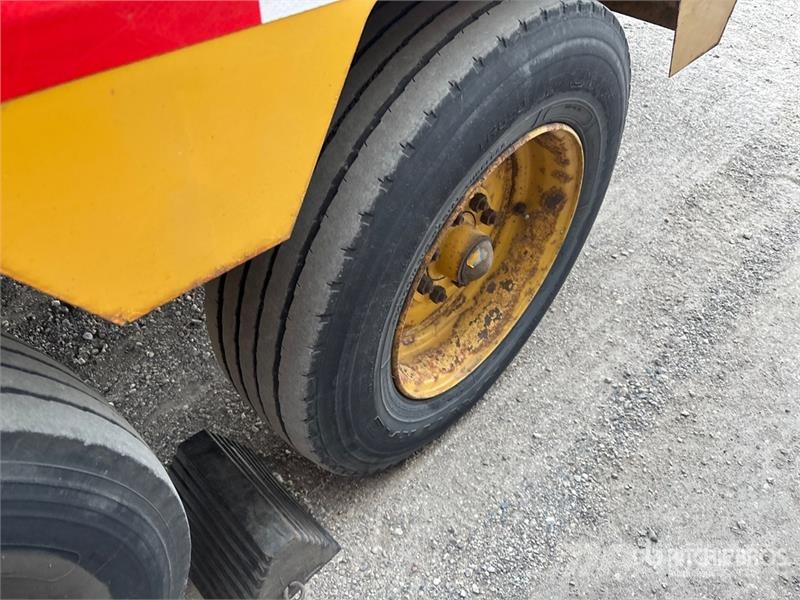 Vermeer BC2000XL Tow-Behind Wood Chipper Holzhäcksler