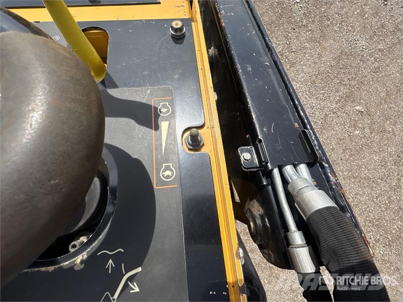 Vermeer CTX100 Compact Track Loader Lietoti riteņu kompaktiekrāvēji