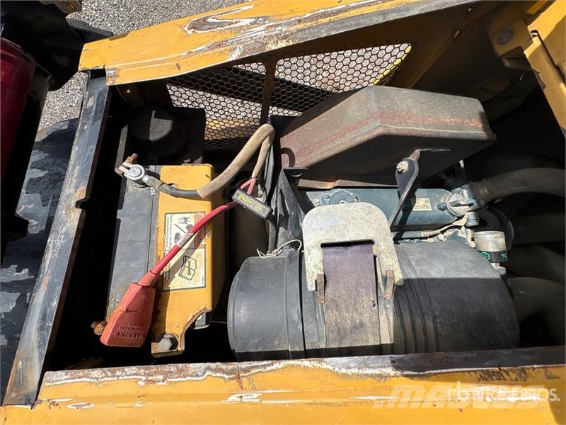 Vermeer S725TX Lietoti riteņu kompaktiekrāvēji
