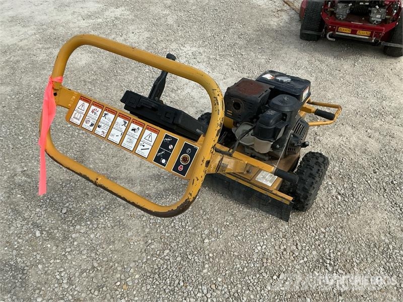 Vermeer SC-130 Walk Behind Stump Grinder Kardánhajtású ekék és Forgó-boronák