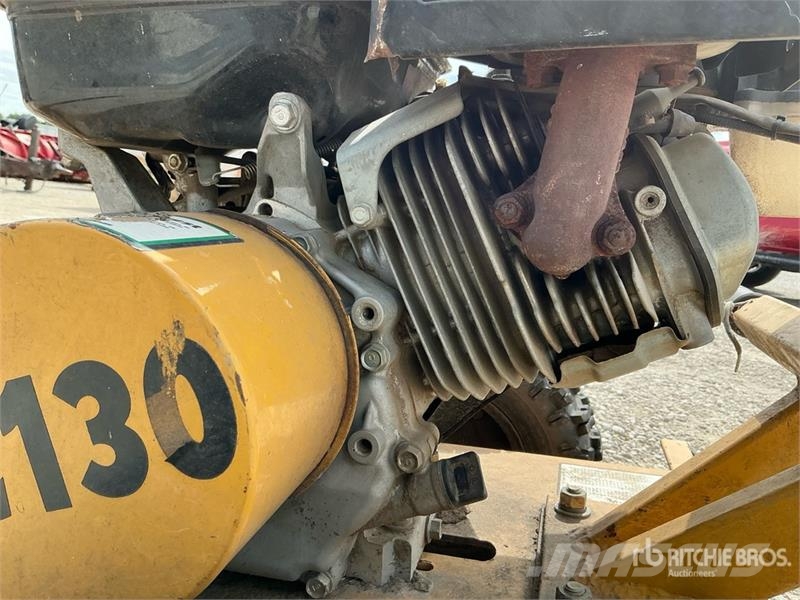 Vermeer SC-130 Walk Behind Stump Grinder Kardánhajtású ekék és Forgó-boronák