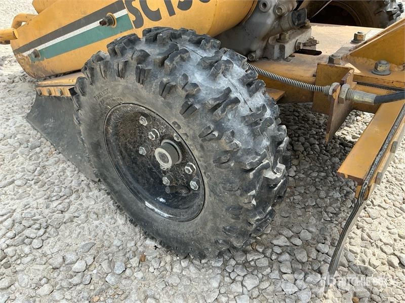 Vermeer SC-130 Walk Behind Stump Grinder Kardánhajtású ekék és Forgó-boronák