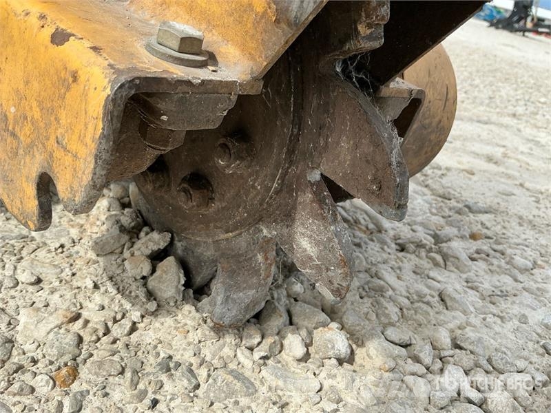 Vermeer SC-130 Walk Behind Stump Grinder Kardánhajtású ekék és Forgó-boronák