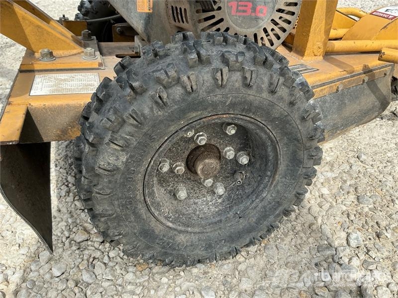 Vermeer SC-130 Walk Behind Stump Grinder Kardánhajtású ekék és Forgó-boronák