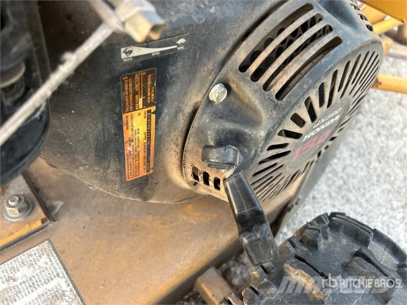 Vermeer SC130 Walk Behind Stump Grinder Gradas vibratorias / rotocultivadoras