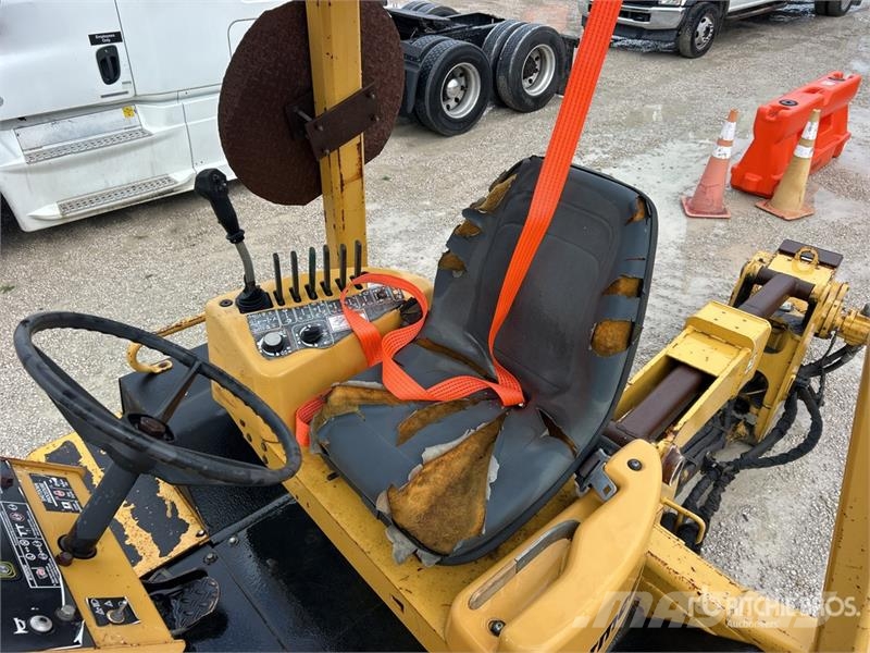 Vermeer XTS1250 Tracked Cable Plow Chasse neige