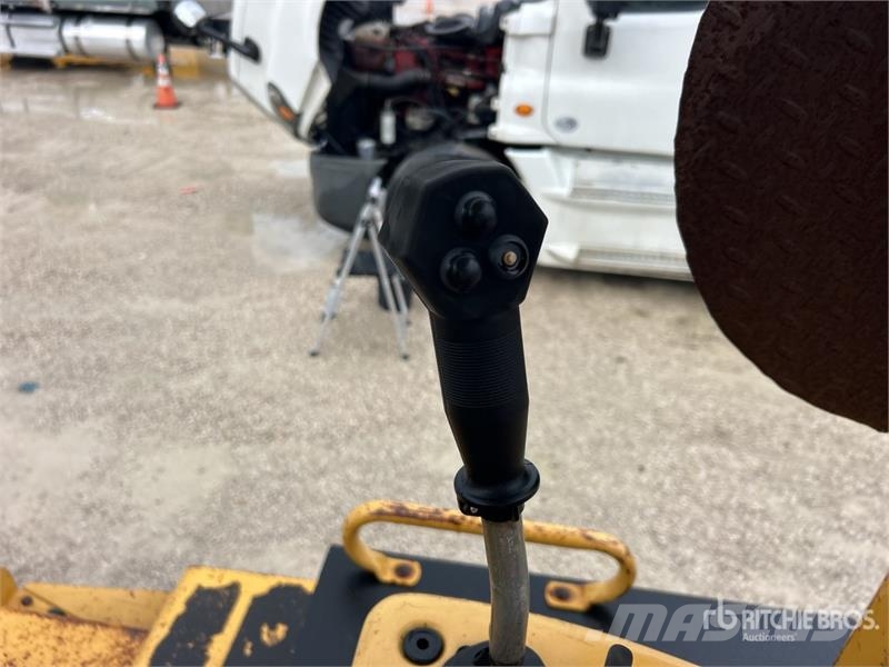 Vermeer XTS1250 Tracked Cable Plow Chasse neige
