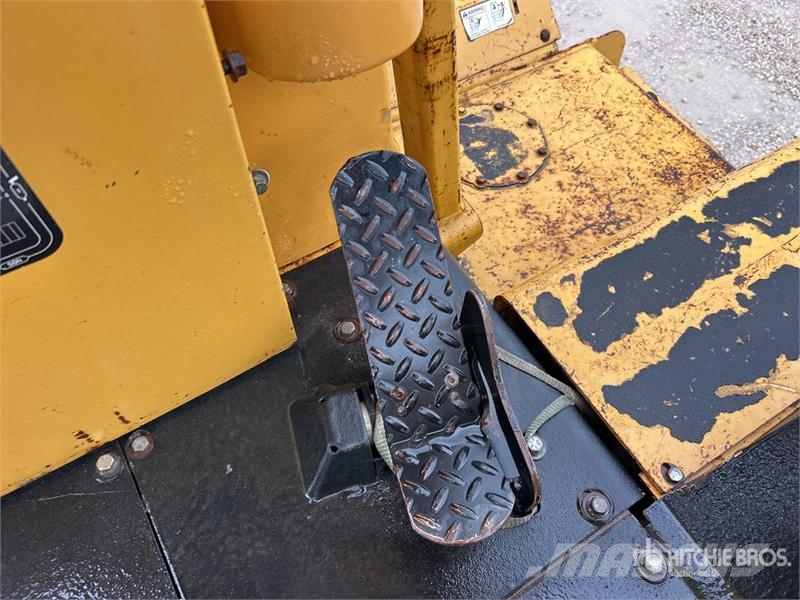 Vermeer XTS1250 Tracked Cable Plow Chasse neige