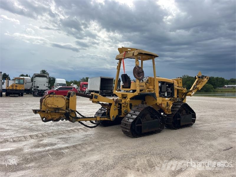 Vermeer XTS1250 Tracked Cable Plow Chasse neige