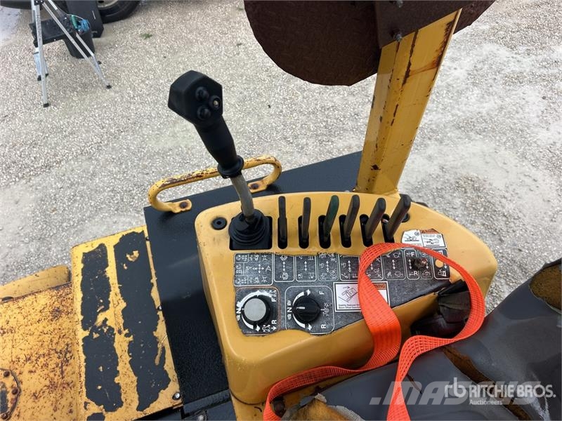 Vermeer XTS1250 Tracked Cable Plow Chasse neige