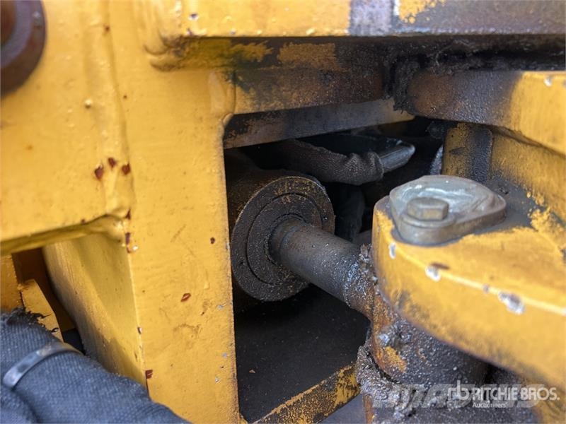 Vermeer XTS1250 Tracked Cable Plow Chasse neige
