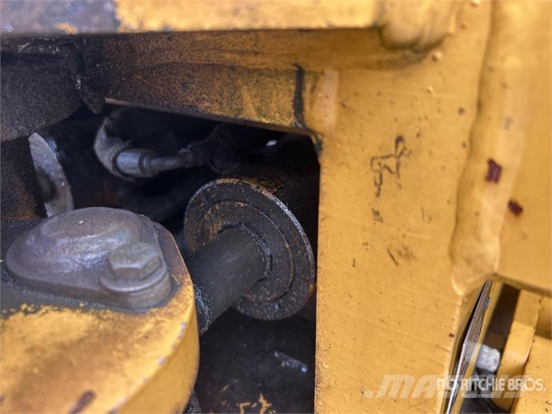 Vermeer XTS1250 Tracked Cable Plow Chasse neige