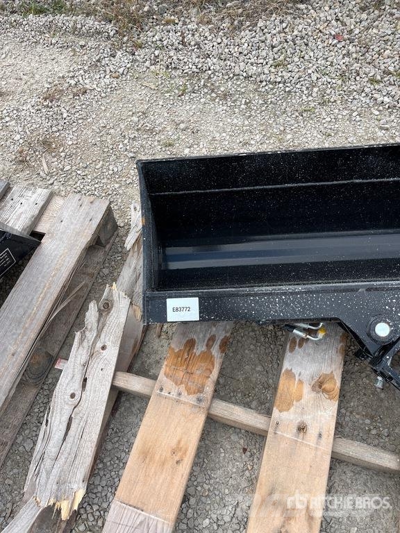 Vicsec VCT1000 40 in Hydraulic Tilting Excavator Bucket ( Benne