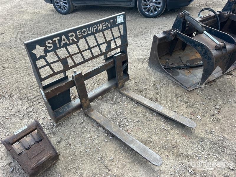 Virnig 42 in Skid Steer Forks 지게차