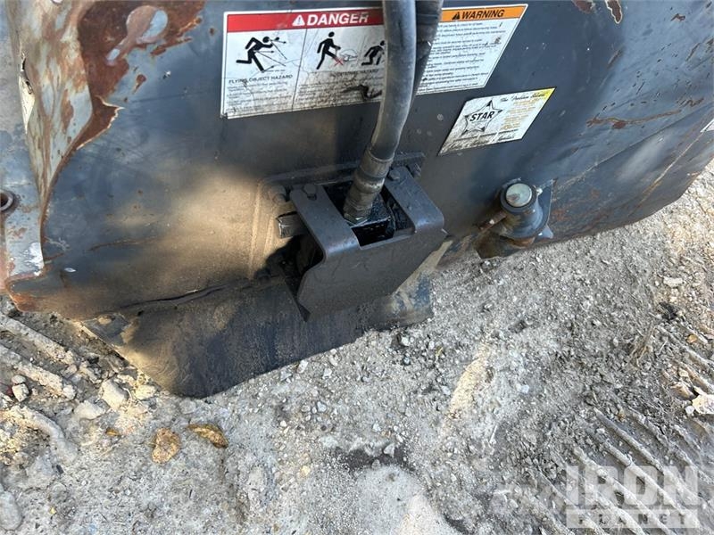 Virnig 72 in Skid Steer Sweeper 刷子