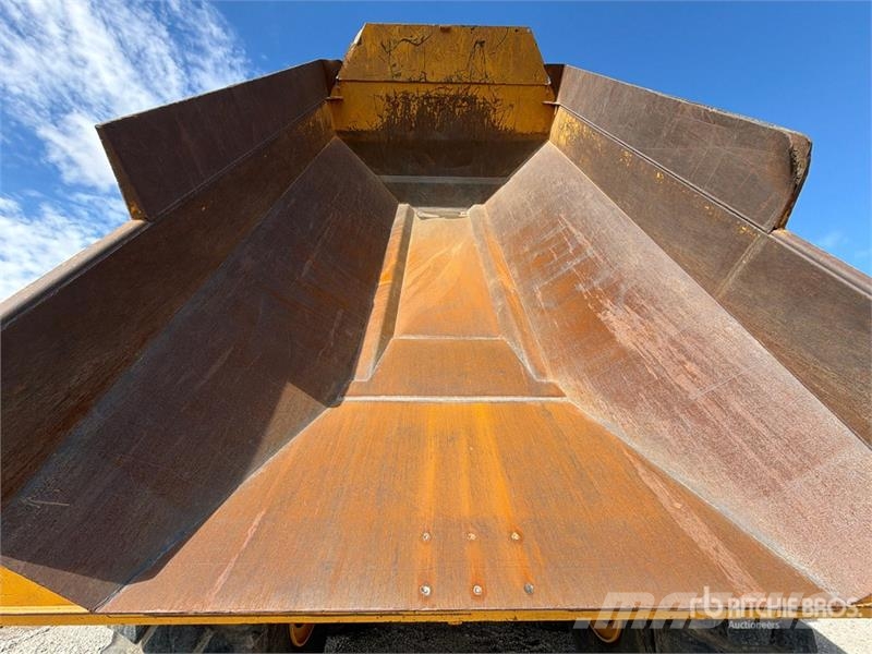 Volvo A60H Articulated Dump Truck ساحبات مفصلية