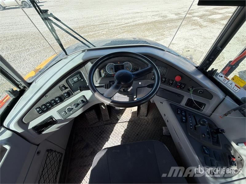 Volvo A60H Articulated Dump Truck ساحبات مفصلية