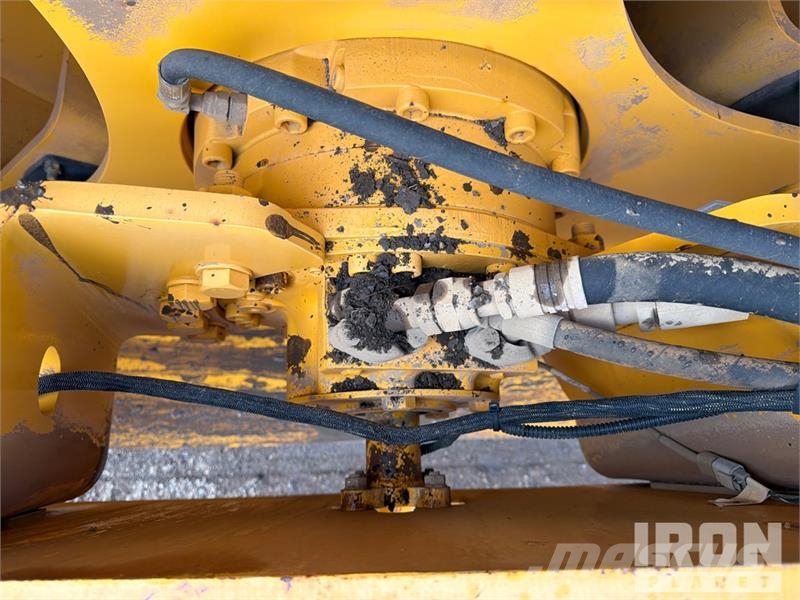 Volvo DD140 Double Drum Roller Ikerdobos hengerek