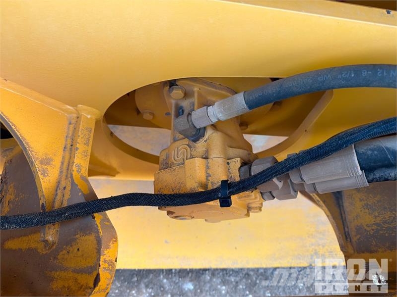 Volvo DD140 Double Drum Roller Ikerdobos hengerek