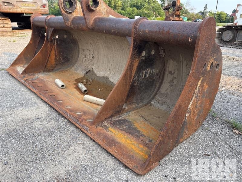 Volvo EC210C L Tracked Excavator Beltegraver