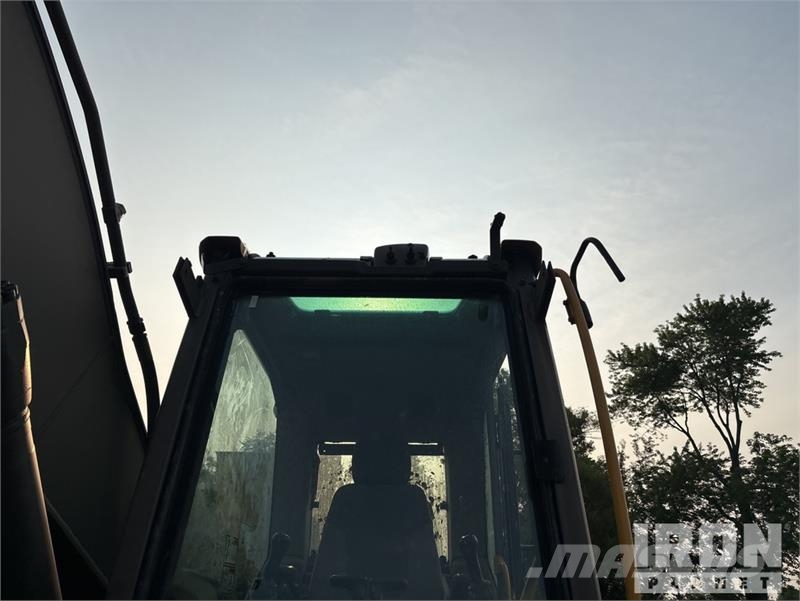 Volvo EC210C L Tracked Excavator Beltegraver