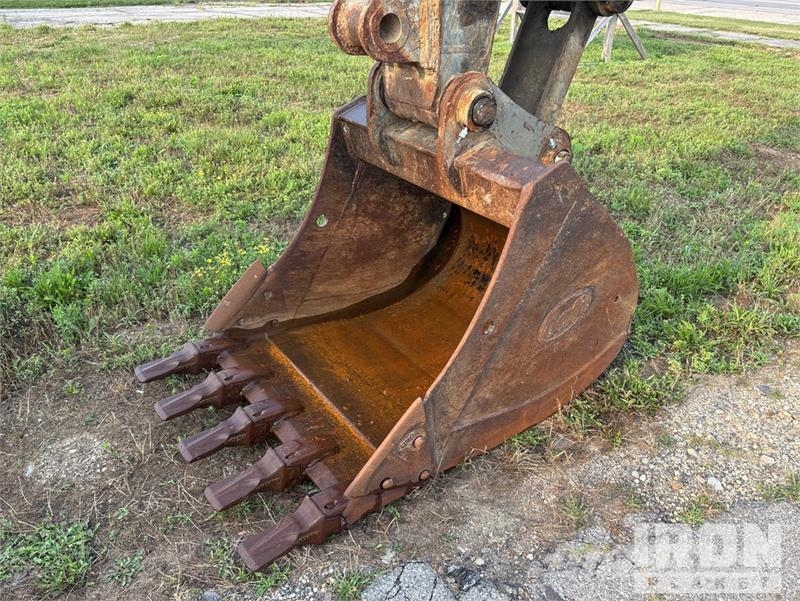 Volvo EC210C L Tracked Excavator Beltegraver