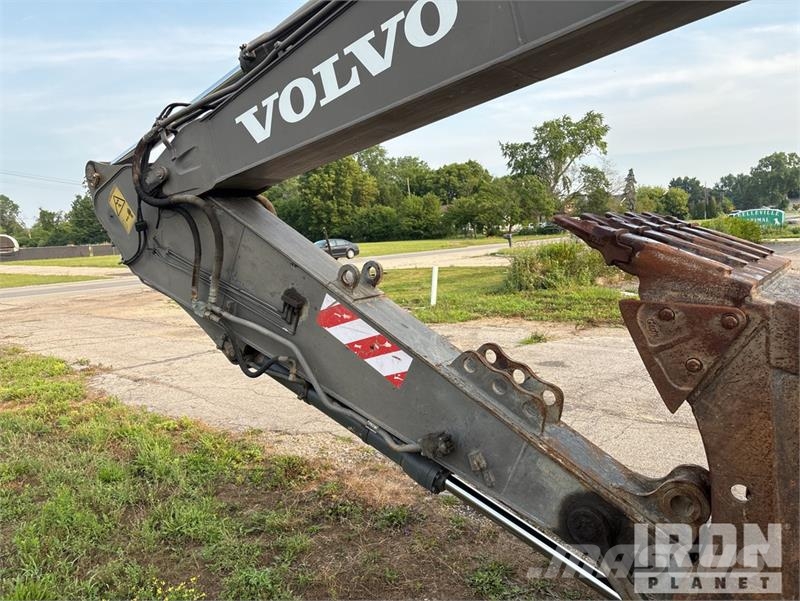 Volvo EC210C L Tracked Excavator Beltegraver