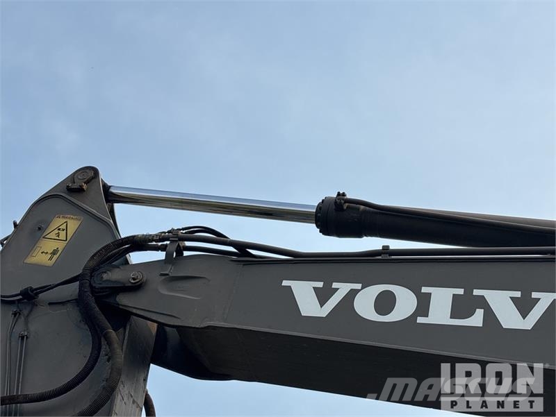 Volvo EC210C L Tracked Excavator Beltegraver