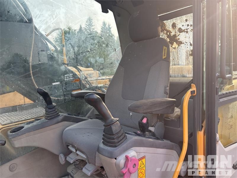 Volvo EC210C L Tracked Excavator Beltegraver