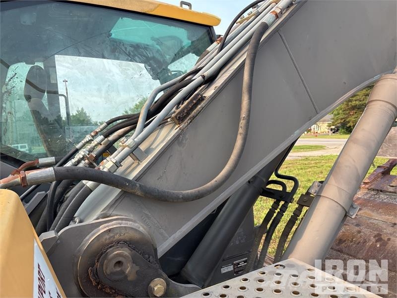Volvo EC210C L Tracked Excavator Beltegraver