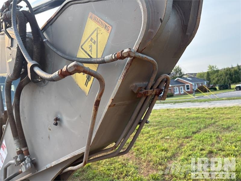 Volvo EC210C L Tracked Excavator Beltegraver